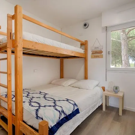T2 Port Lano Clim Piscine Parking Apartment