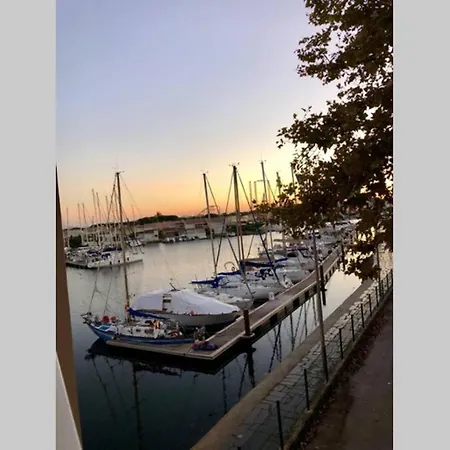 T2 Port Lano Clim Piscine Parking Apartment *