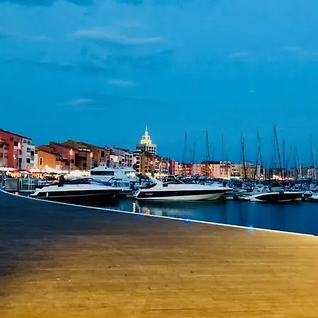 T2 Port Lano Clim Piscine Parking * Agde